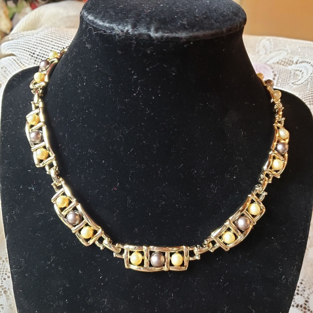Vintage Sarah Coventry gold pearl choker necklace